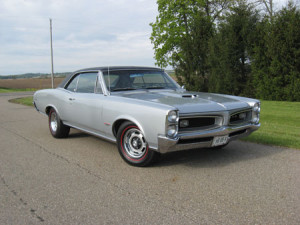 The silver ’66 GTO just above has a 406 Pontiac engine built from a 400 block bored .030˝ over.